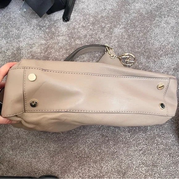 New!⚡️NWT MICHAEL KORS Lillie Taupe Truffle Pebbled Leather Shoulder Bag - Picture 10 of 16